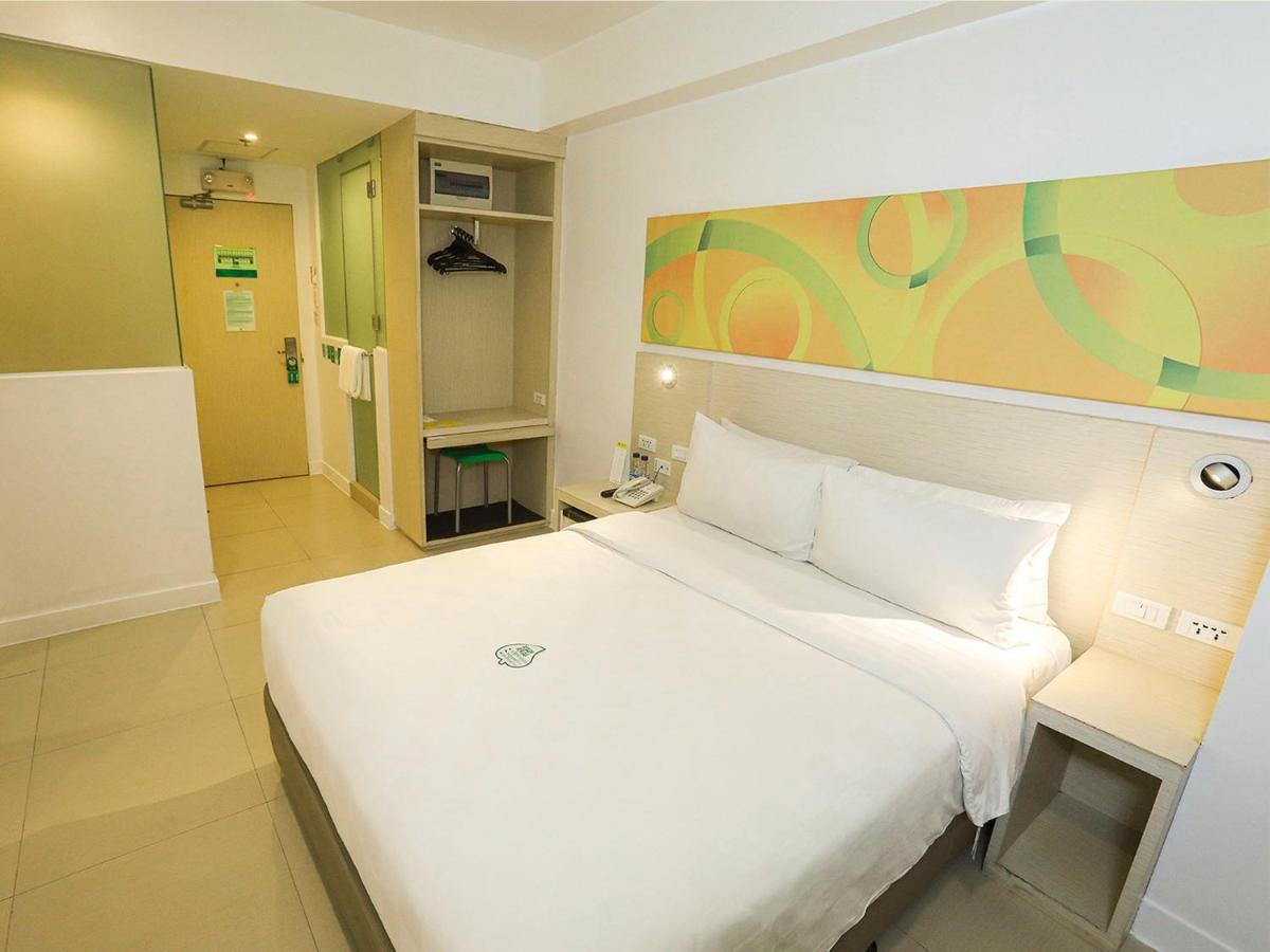 Go Hotels Manila Airport Road Paranaque City Exterior foto