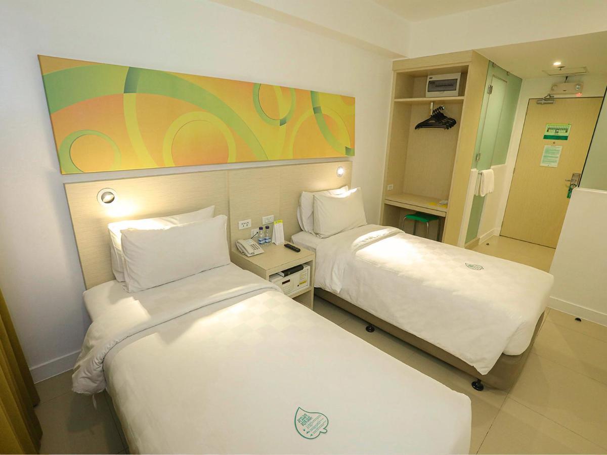 Go Hotels Manila Airport Road Paranaque City Exterior foto
