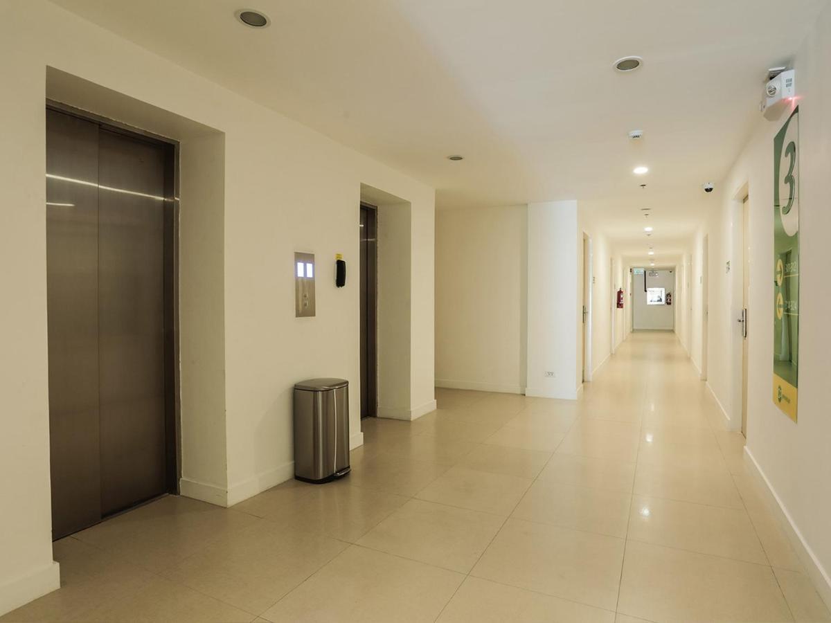Go Hotels Manila Airport Road Paranaque City Exterior foto