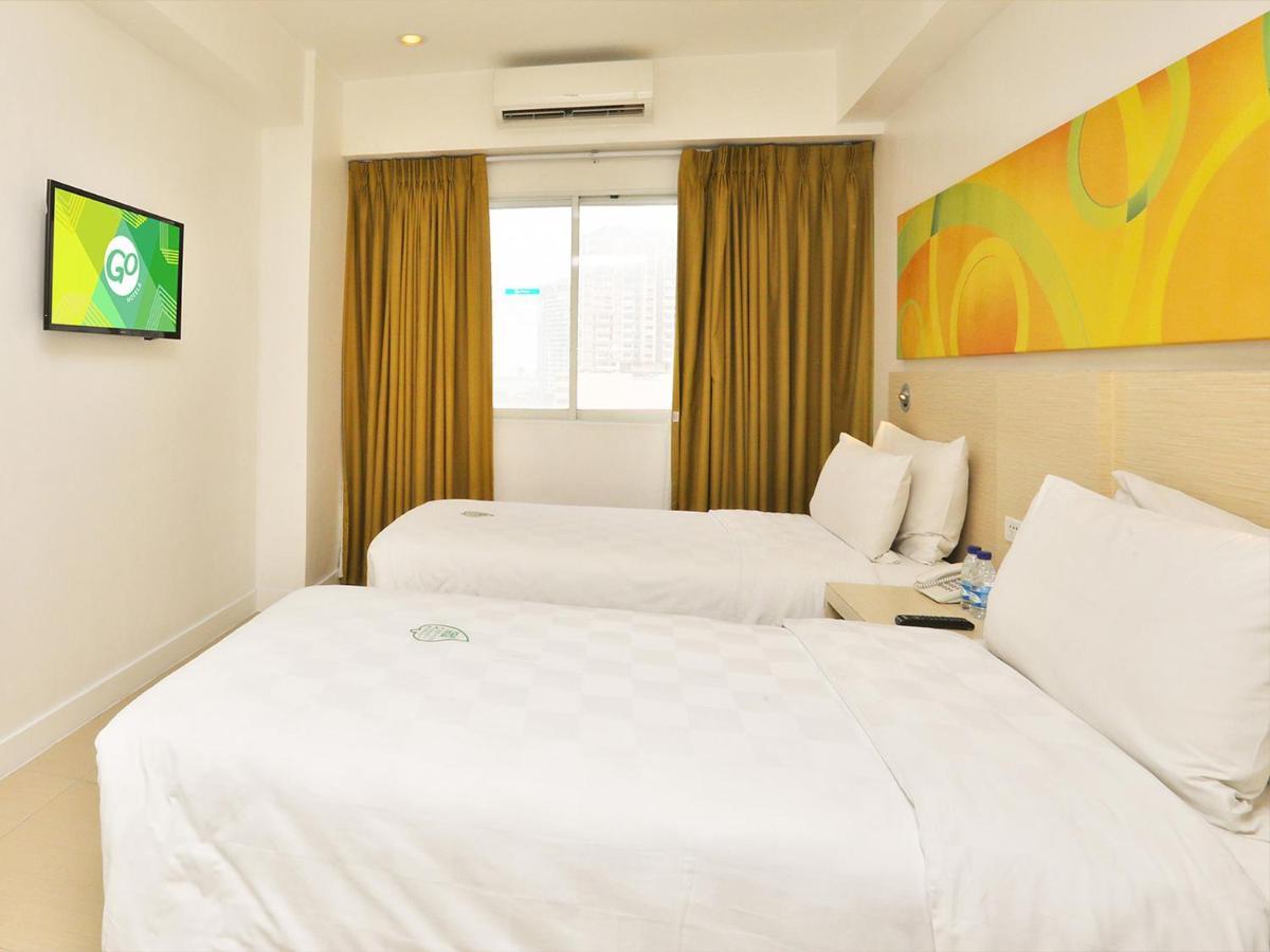 Go Hotels Manila Airport Road Paranaque City Exterior foto