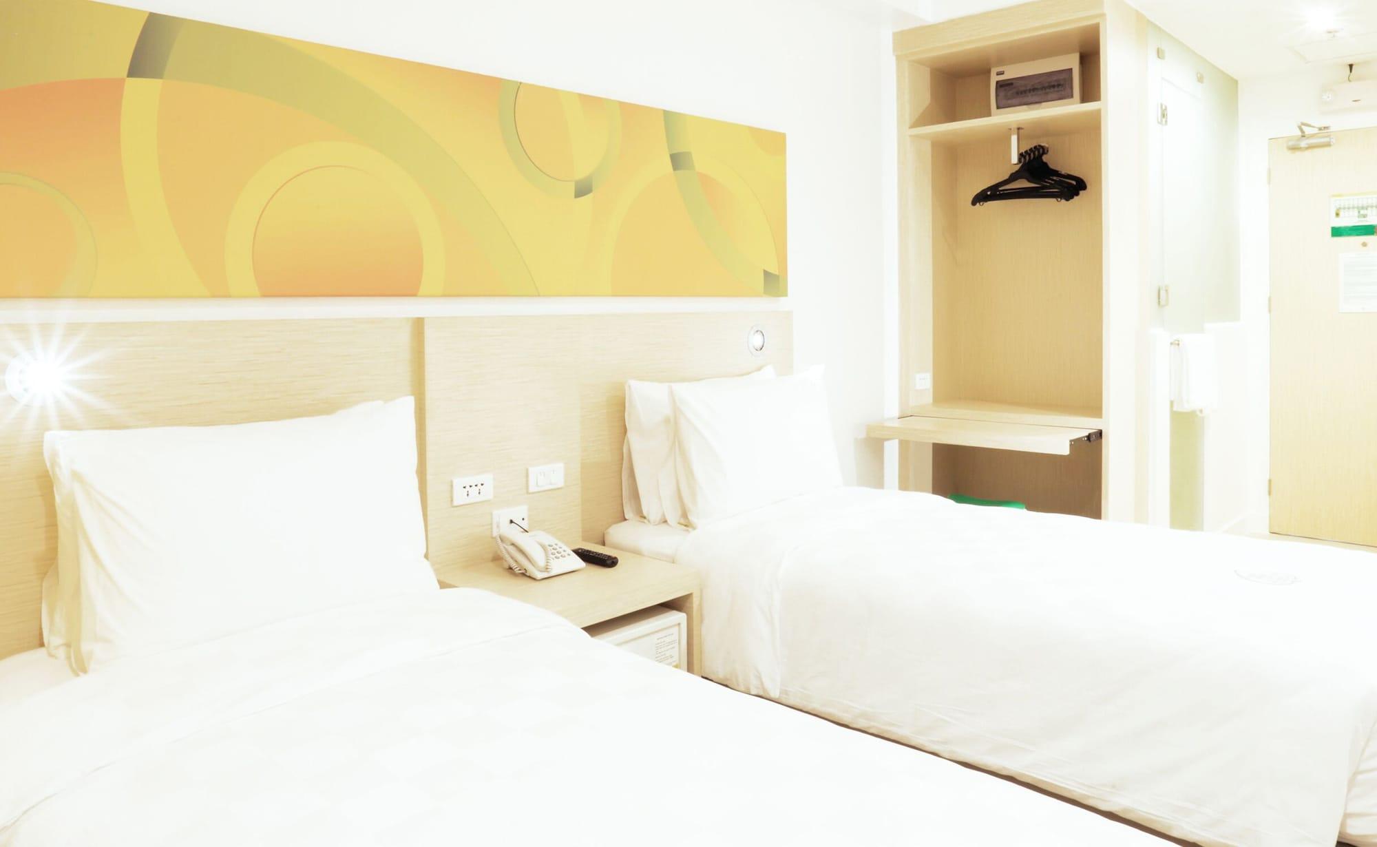 Go Hotels Manila Airport Road Paranaque City Exterior foto