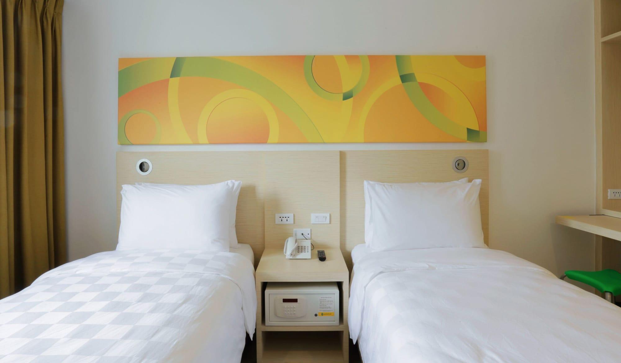Go Hotels Manila Airport Road Paranaque City Exterior foto