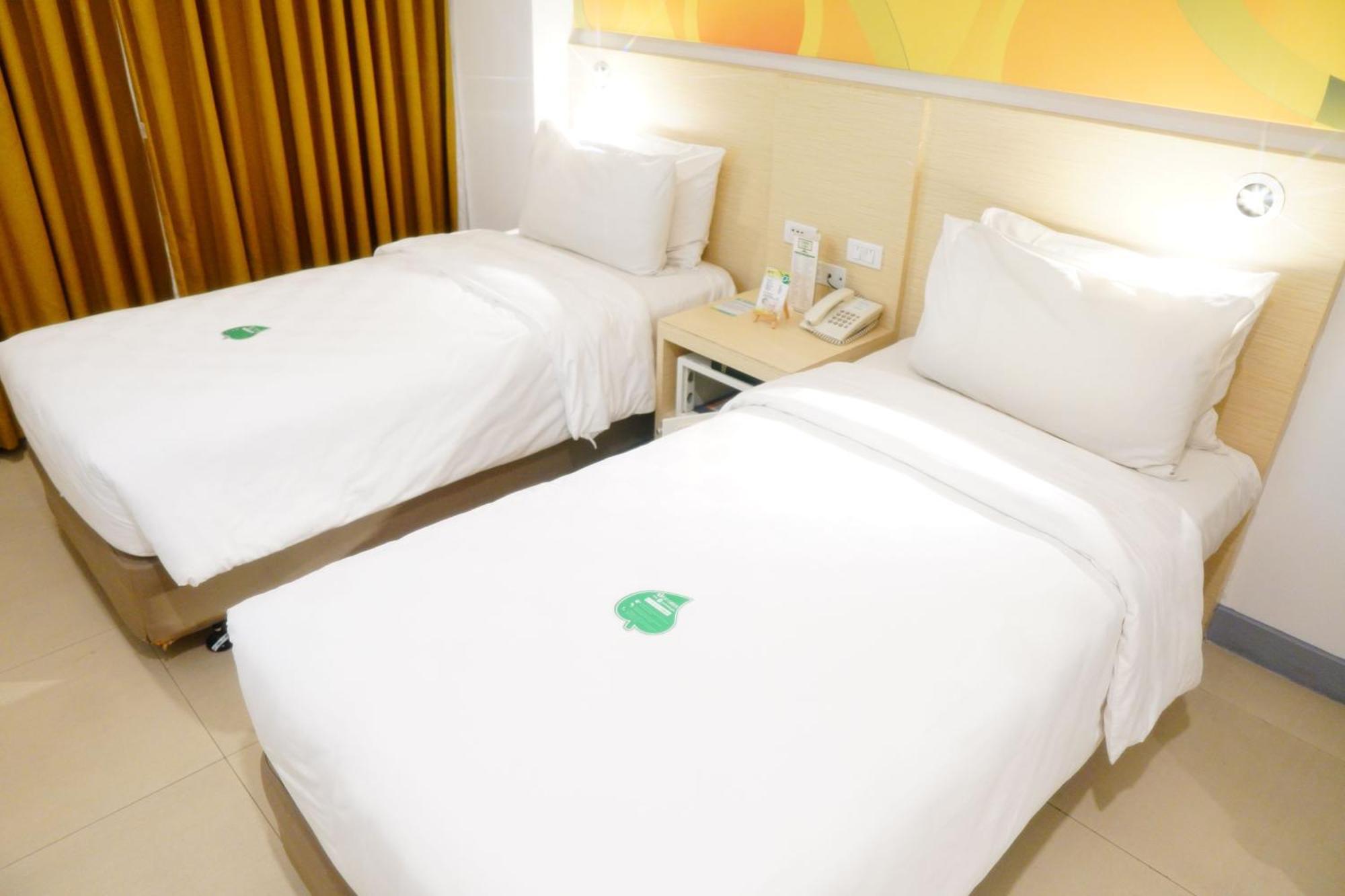 Go Hotels Manila Airport Road Paranaque City Exterior foto